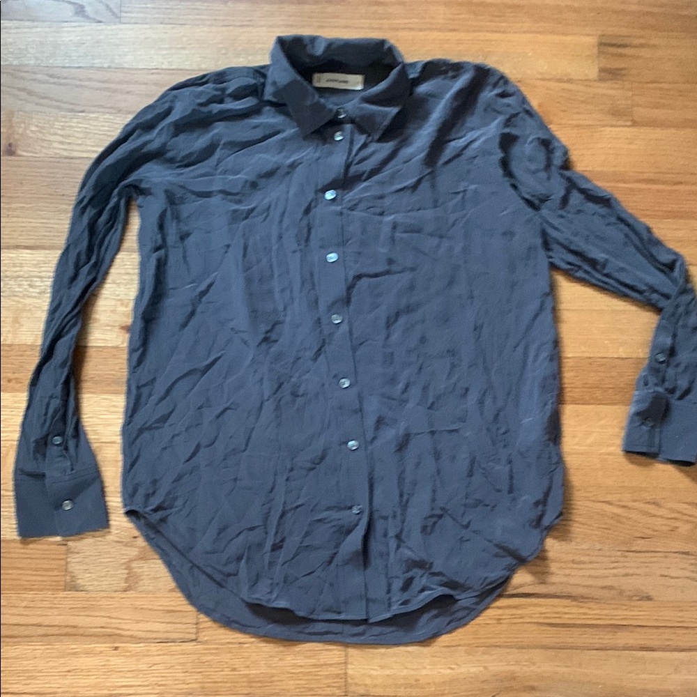 Everlane women’s size 6 silk grey shirt, never worn